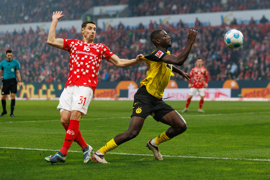 , FSV Mainz 05 vs Borussia Dortmund, Fussball, Bundesliga, Saison 2024/2025, 09.11.2024

Foto: Eibner-Pressefoto/Alexander Neis

DFB regulations prohibit any use of photographs as image sequences and/or quasi-video.
Editorial Use ONLY
National and International News Agencies OUT