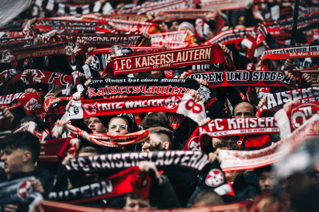 , 1. FC Kaiserslautern vs 1. FC Magdeburg, Fussball, 2. Bundesliga, 17.Spieltag, Saison 2025/2026, 20.12.2025Foto: Eibner-Pressefoto/Alexander NeisDFB regulations prohibit any use of photographs as image sequences and/or quasi-video.